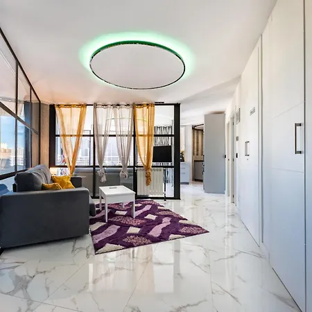 Ct 352 - Faro's Towers 1 - Walking Distance To Everything *