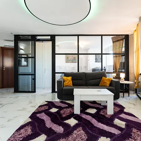 Апартаменты Ct 352 - Faro's Towers 1 - Walking Distance To Everything Торремолинос