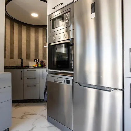 Ct 352 - Faro's Towers 1 - Walking Distance To Everything Торремолинос