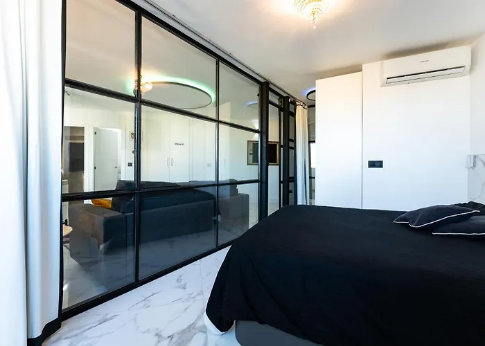 Апартаменты Ct 352 - Faro's Towers 1 - Walking Distance To Everything Торремолинос