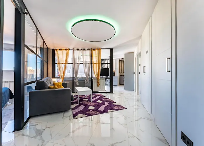 Ct 352 - Faro's Towers 1 - Walking Distance To Everything *